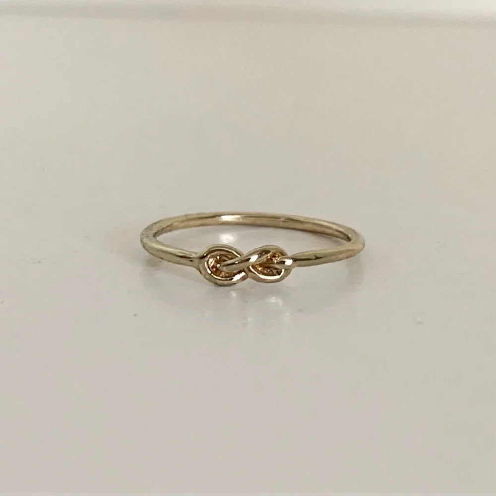NWOT Mini knotted infinity ring